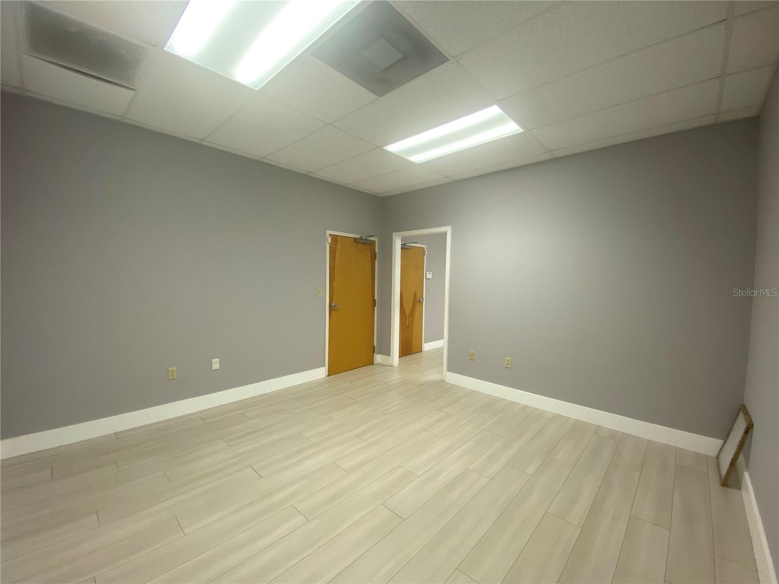 TROPIC PARK - Commercial Lease