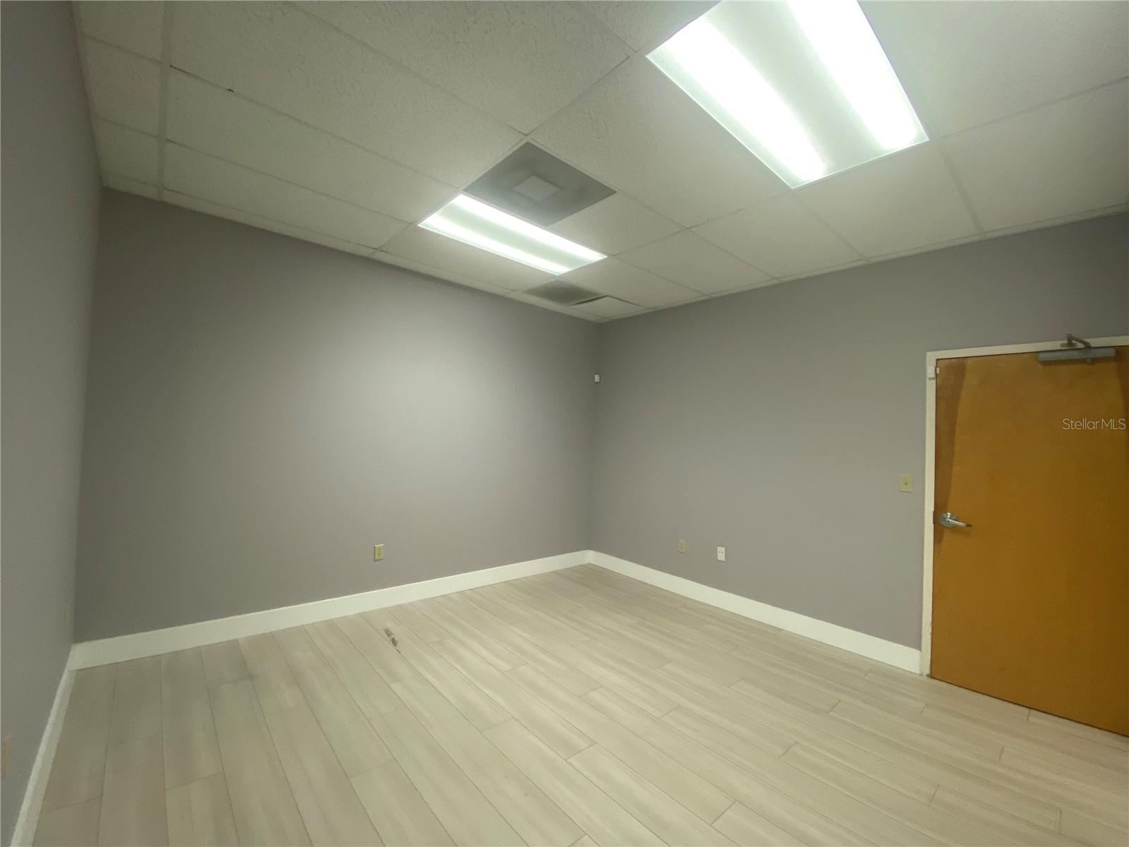 TROPIC PARK - Commercial Lease