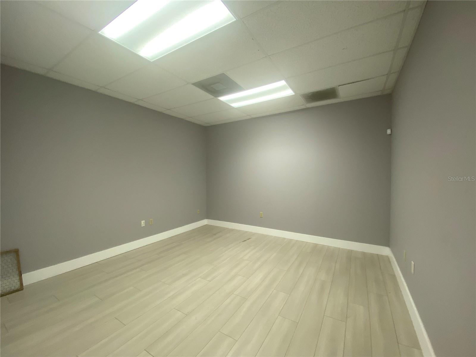 TROPIC PARK - Commercial Lease