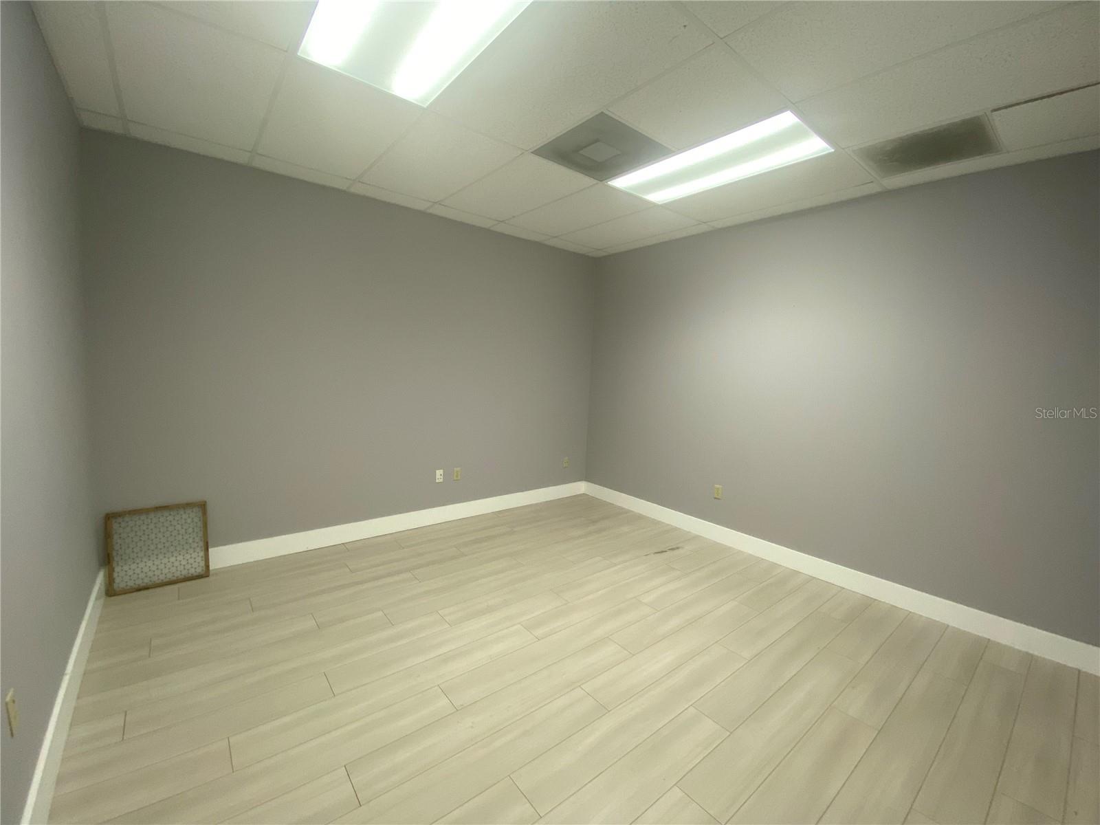 TROPIC PARK - Commercial Lease