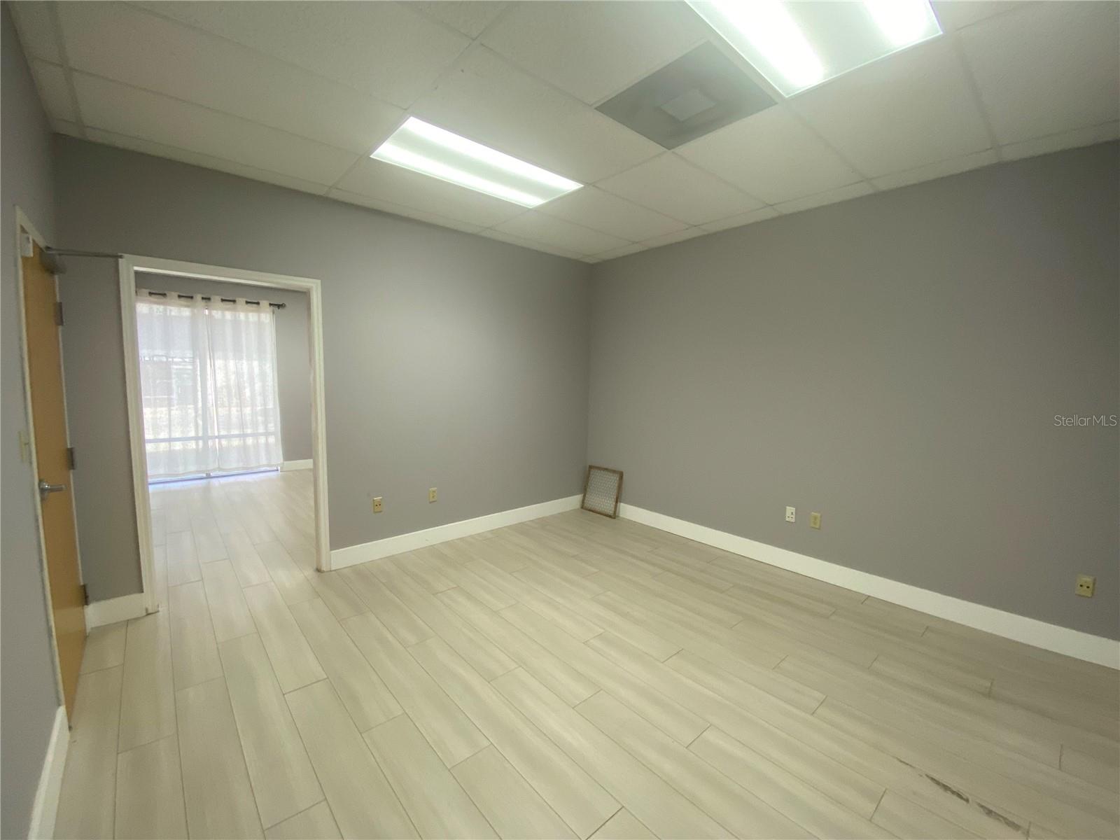 TROPIC PARK - Commercial Lease