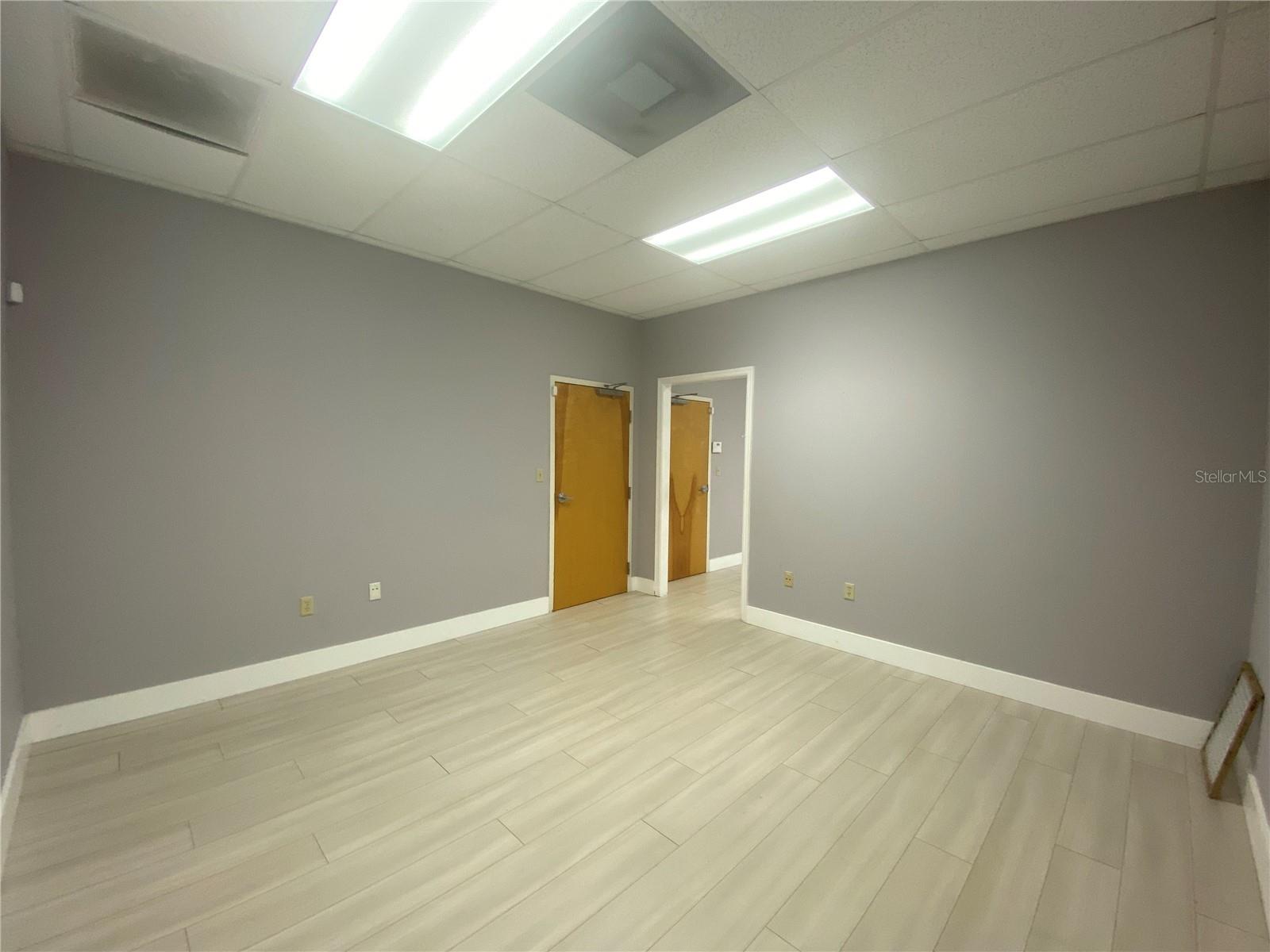 TROPIC PARK - Commercial Lease