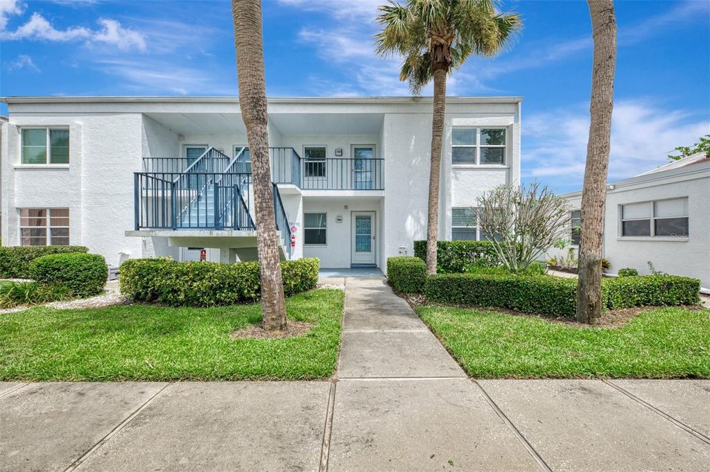 Photo of 725 Capri Isles Boulevard #725, Venice, FL 34292 (MLS # N6140372)