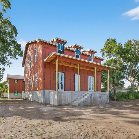 Photo of 808 39th Avenue NE, St Petersburg, FL 33703 (MLS # TB8401300)