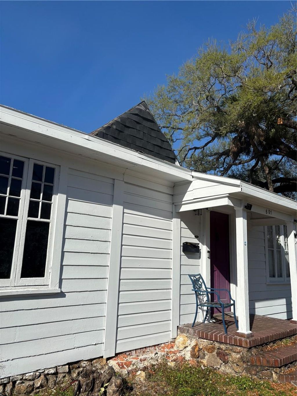 Photo of 2601 W Cleveland Street, Tampa, FL 33609 (MLS # TB8491041)