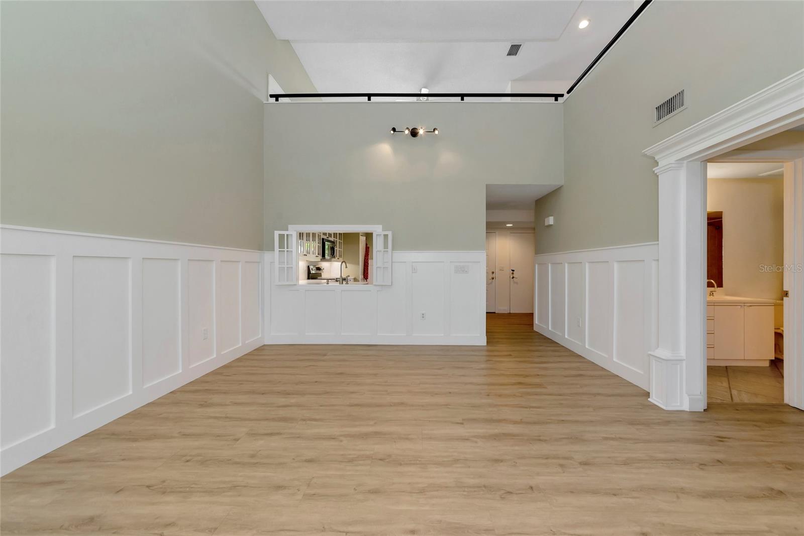 LONGWOOD VILLAS - Residential