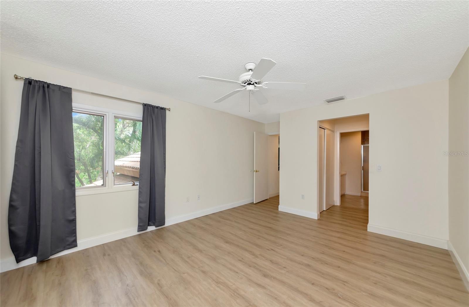 LONGWOOD VILLAS - Residential