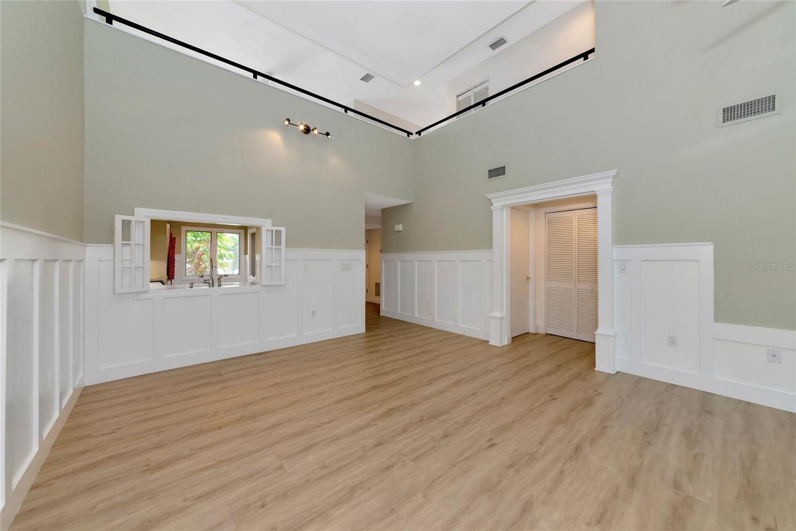 LONGWOOD VILLAS - Residential