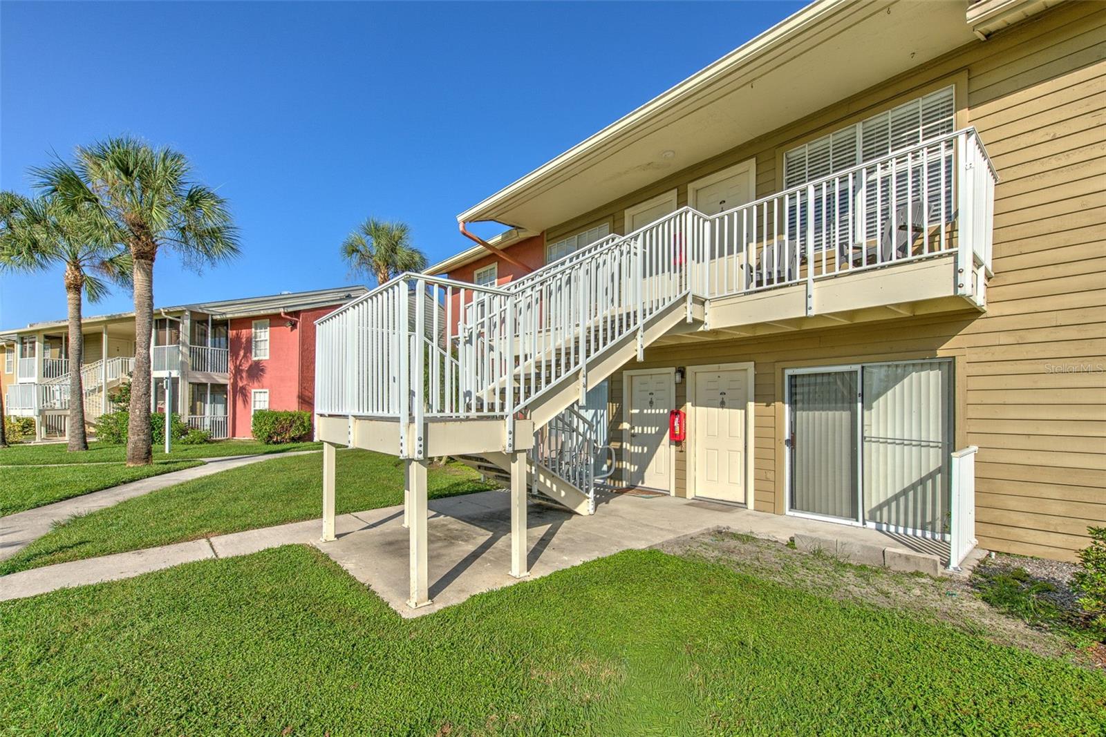 Rare Lake view of the Hendricks Lake, updated 1st floor 1bedroom/1 bathroom condo at the desirable Park Lake Parsons community at the heart of Brandon! This home features an open-concept kitchen, a dining and living area combo, washer and dryer in the laundry closet, the sliding door and bedroom window overlooking the beautiful Hendricks lake. This condo also features all vinyl and tile flooring, Water heater replaced in 2021, fridge 2023, dishwasher, microwave and stackable washer and dryer in 2024.
The Park Lake at Parsons community offers 10 Acre waterfront living , nestled in a natural habitat to over 20 different bird species. The community features Community Clubhouse, Lakefront Pool with Arbor and a Serene Lakeside Gazebo, Lighted Racquetball and Tennis Courts, Billiards Room, Fitness Center, Community BBQ & Picnic Area. Enjoy a perfect location near all the amenities that Brandon has to offer, with Brandon Regional Hospital across the street, the Brandon Town Center mall. I-75, Highway 60, and the Crosstown Expressway are just a short drive away for easy and fast commute to downtown Tampa and Clearwater.
Low HOA fee $275 a month and NOT in a flood zone! Don't miss the opportunity to own this beautiful and cozy water front home! No Hurricane damages in 2024.