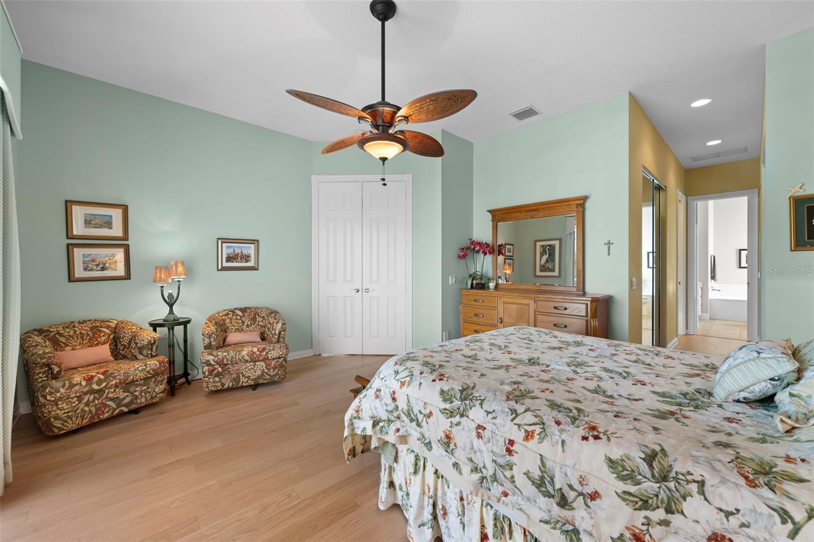 VILLAGEWALK - Residential