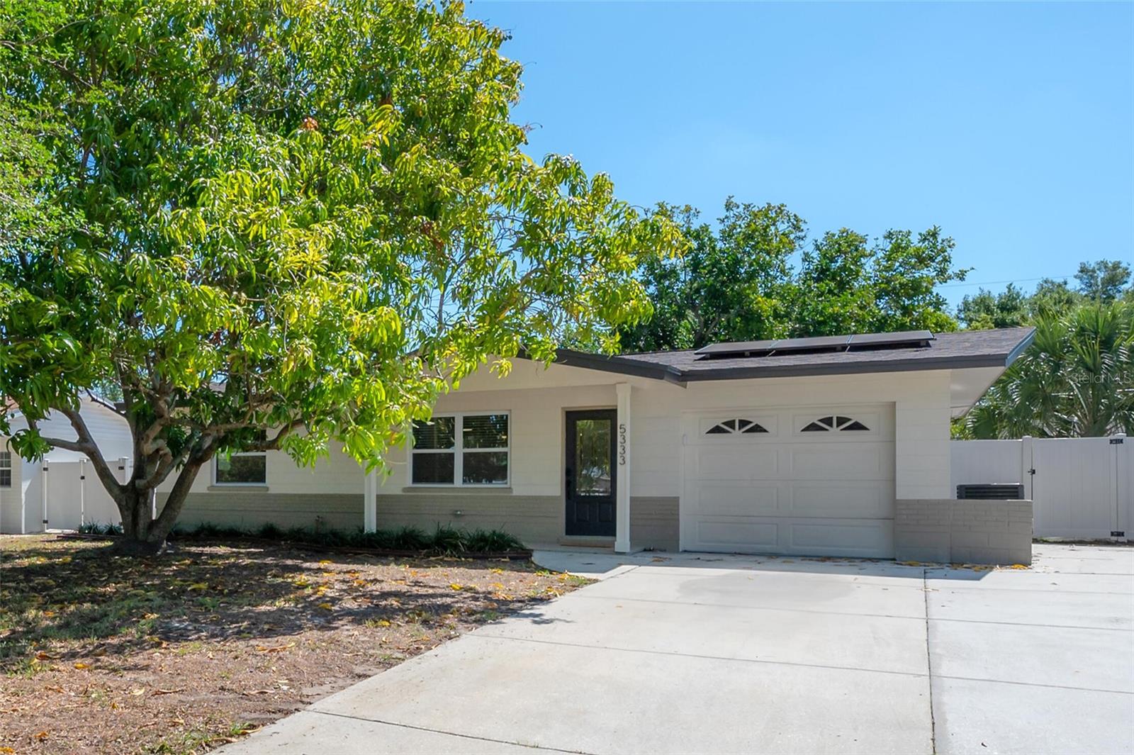 GOLDEN PALM MANOR - Residential