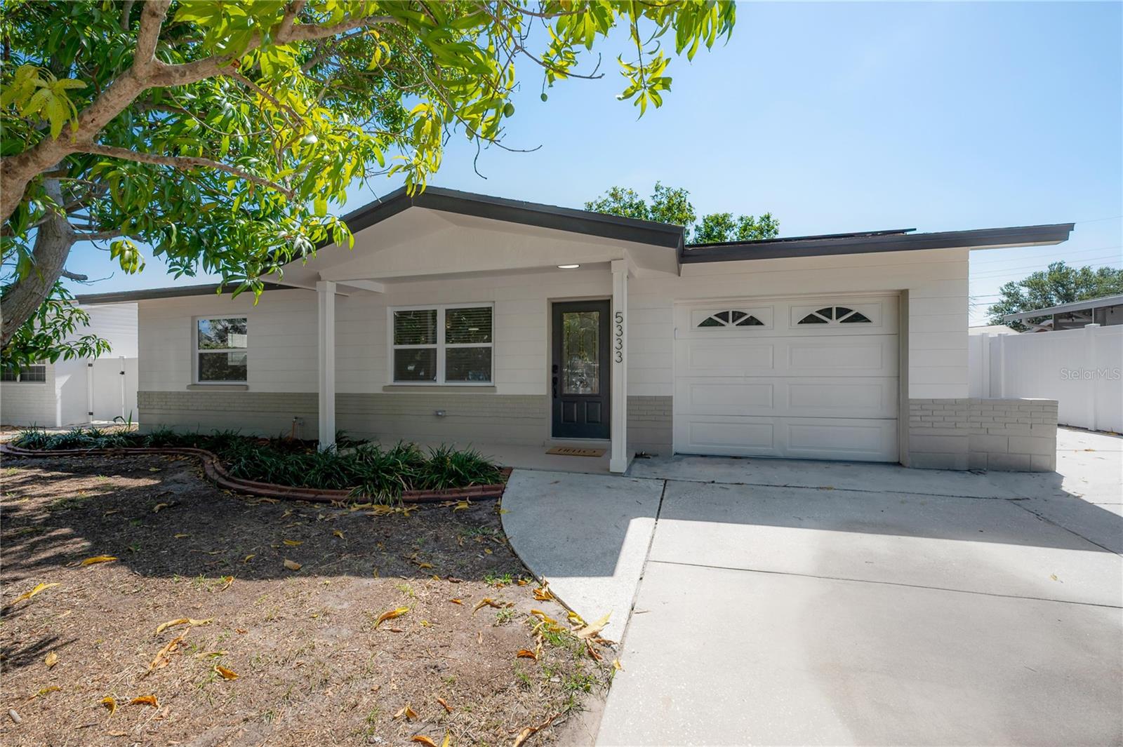 GOLDEN PALM MANOR - Residential