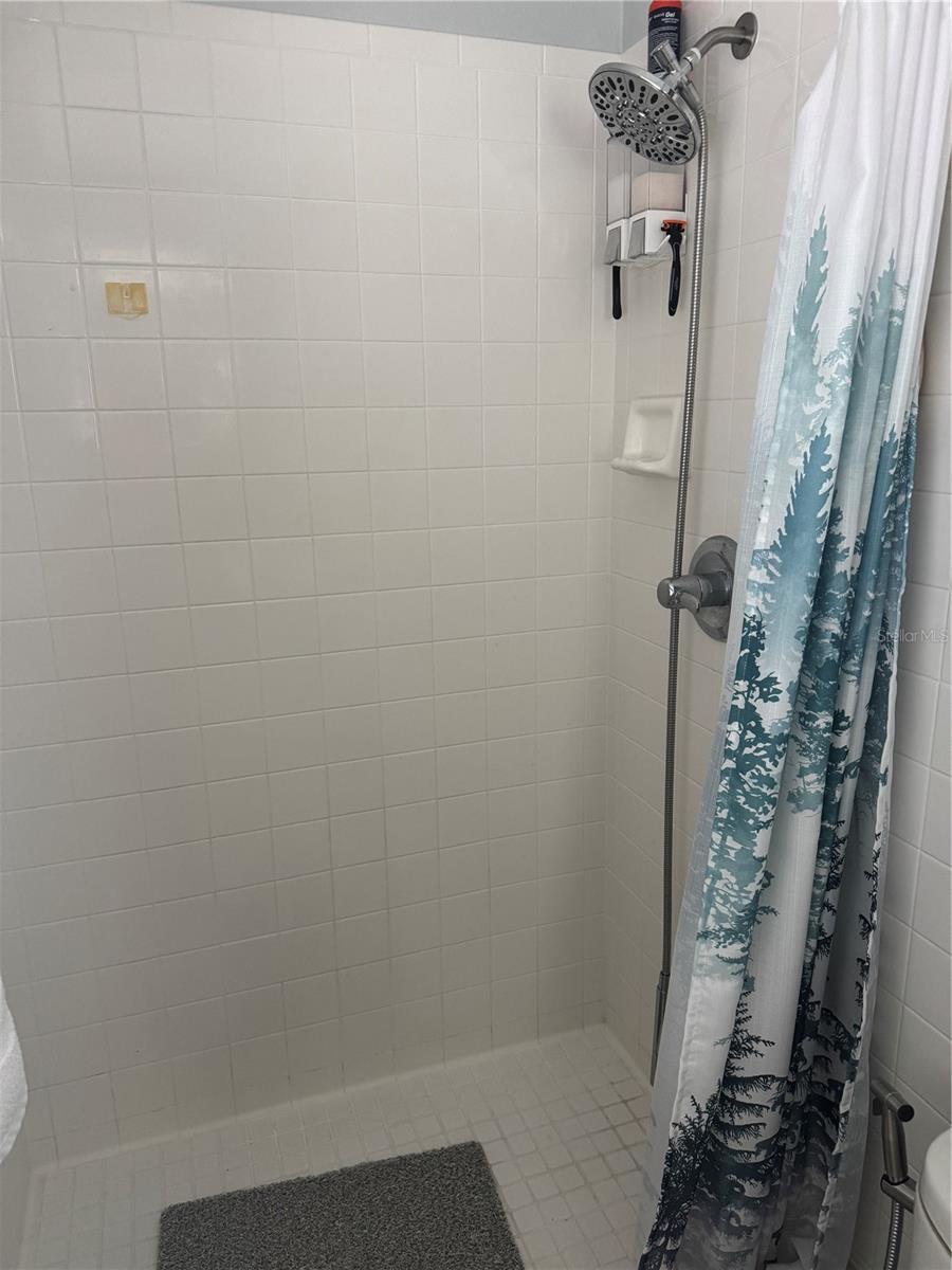 OAKHURST GROVES 1ST ADD - Residential