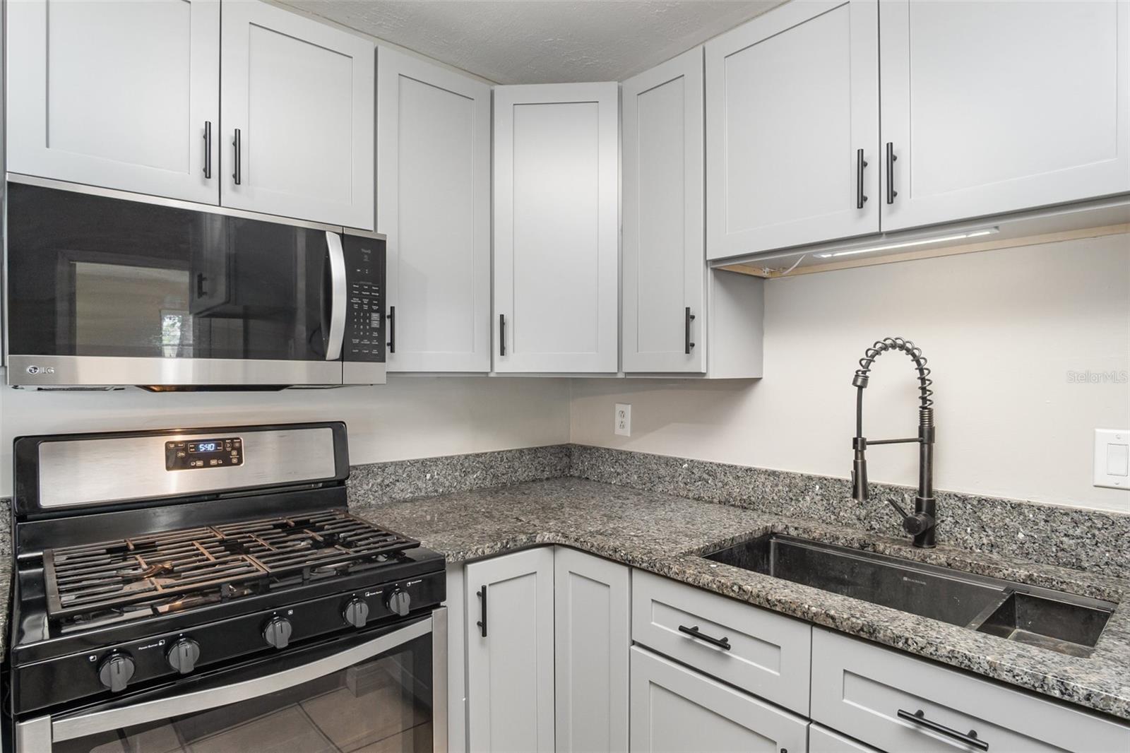 DELTONA - Residential