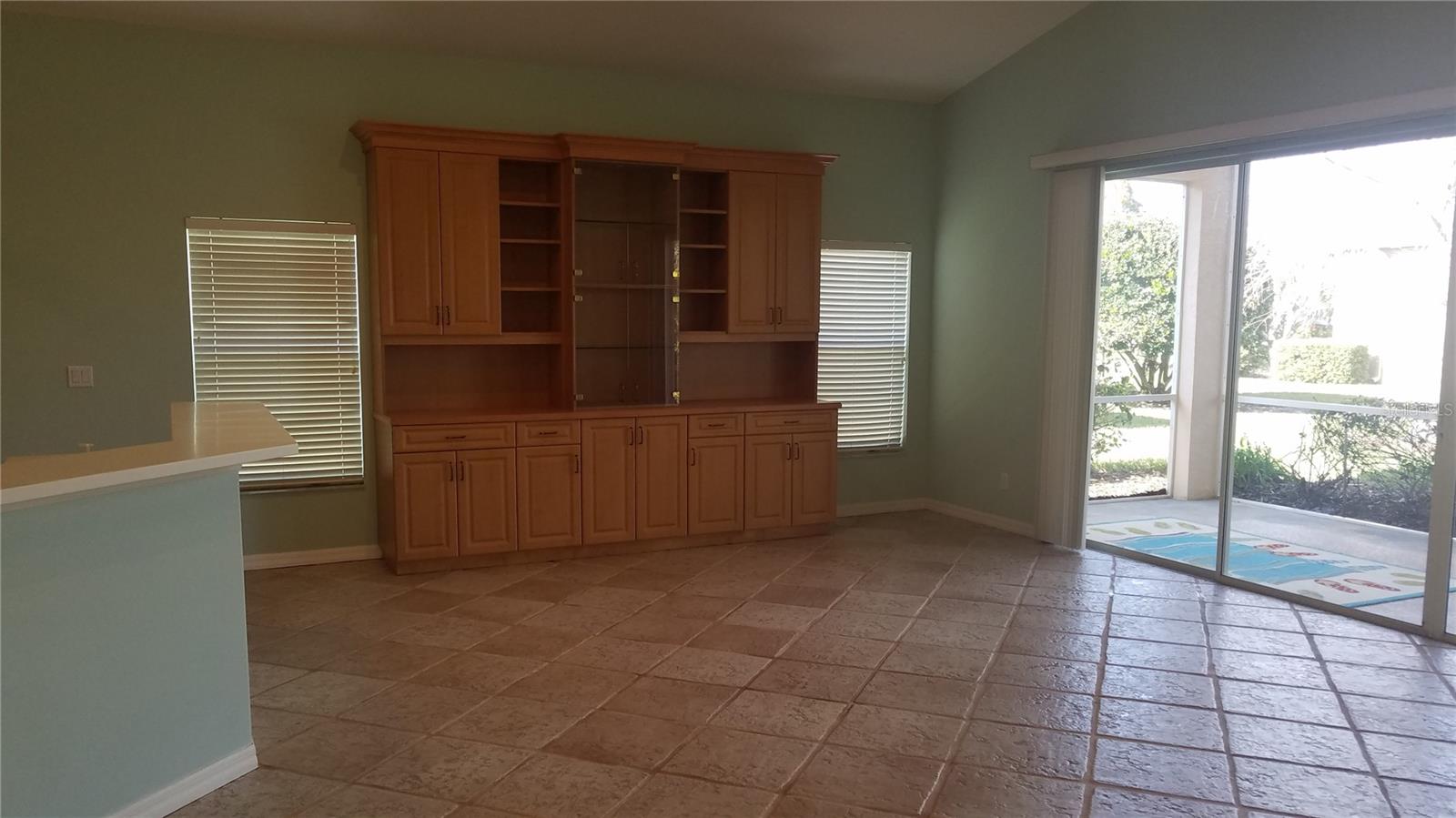 THE HAMPTONS - Residential Lease