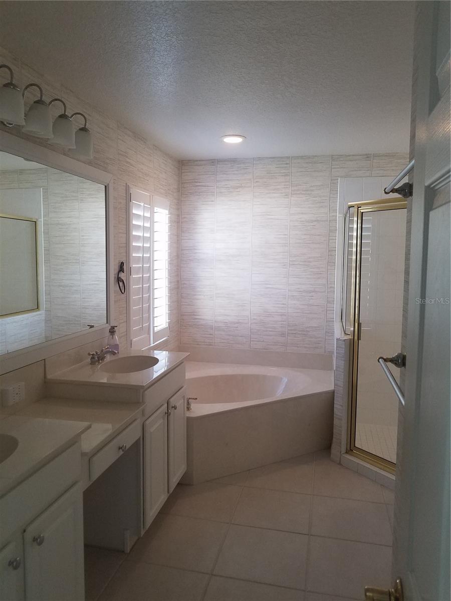 THE HAMPTONS - Residential Lease