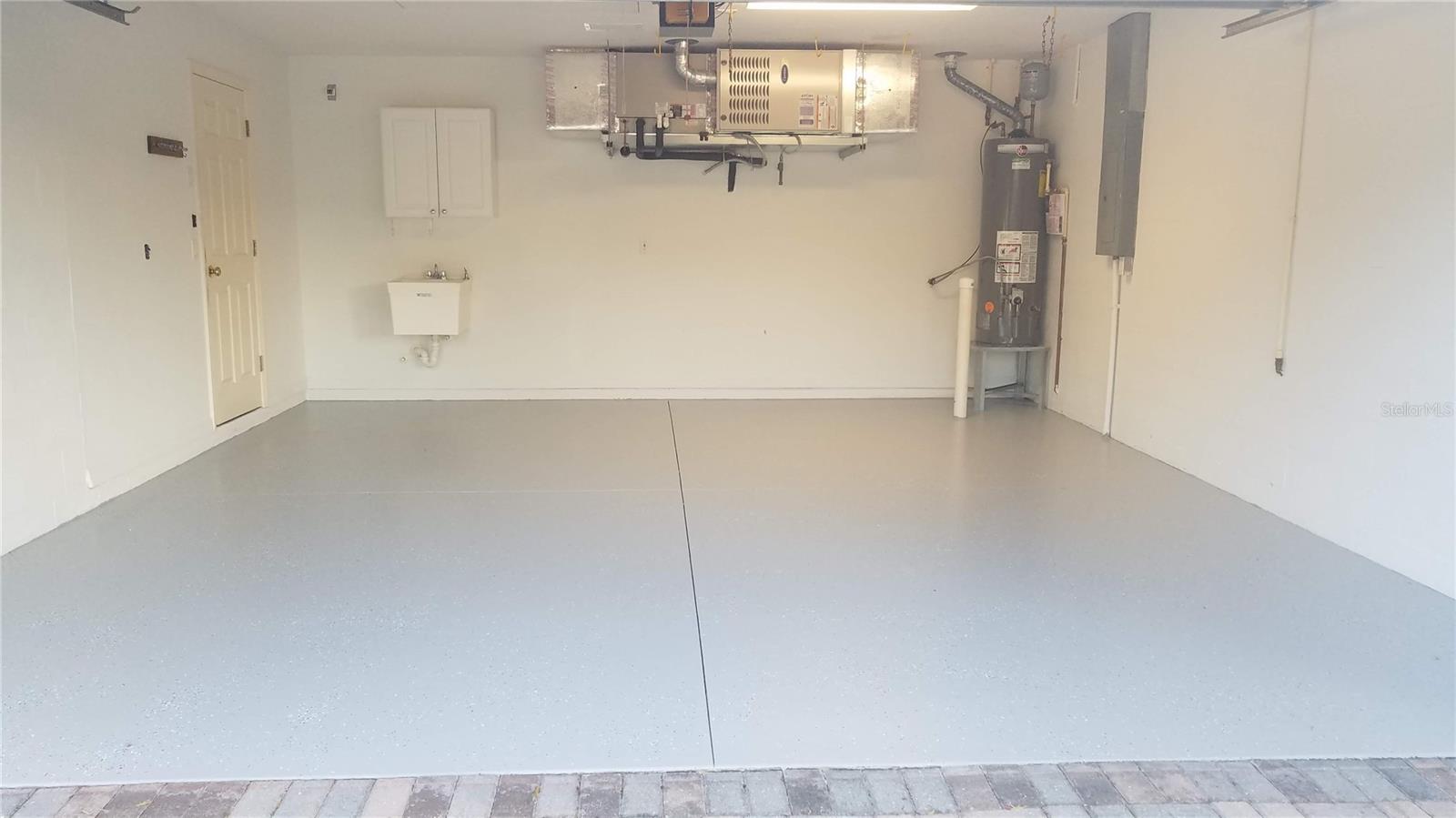 THE HAMPTONS - Residential Lease