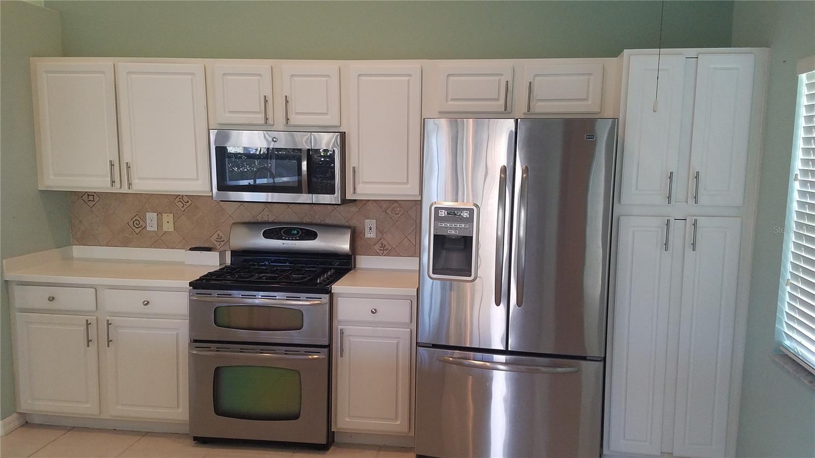 THE HAMPTONS - Residential Lease