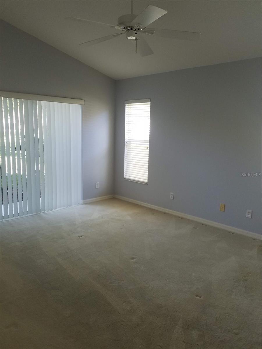 THE HAMPTONS - Residential Lease