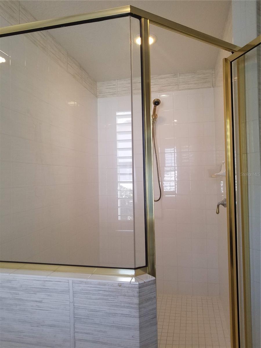 THE HAMPTONS - Residential Lease