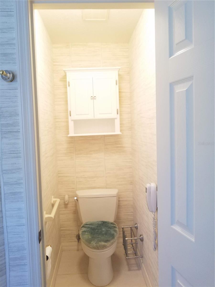 THE HAMPTONS - Residential Lease