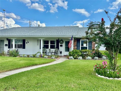 Photo of 790 Avenue Q SE, Winter Haven, FL 33880 (MLS # L4963793)