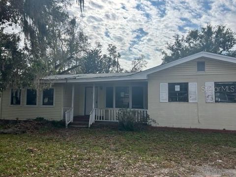 A home in PLANT CITY