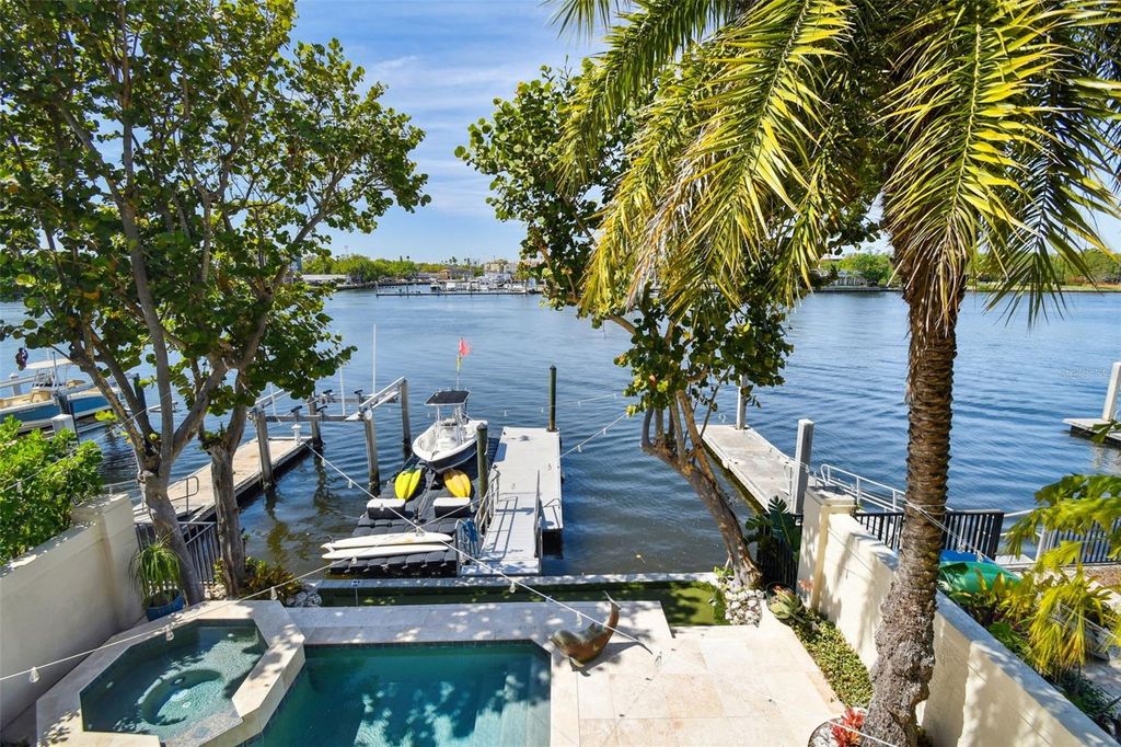 Photo of 1035 Royal Pass Road, Tampa, FL 33602 (MLS # TB8362911)