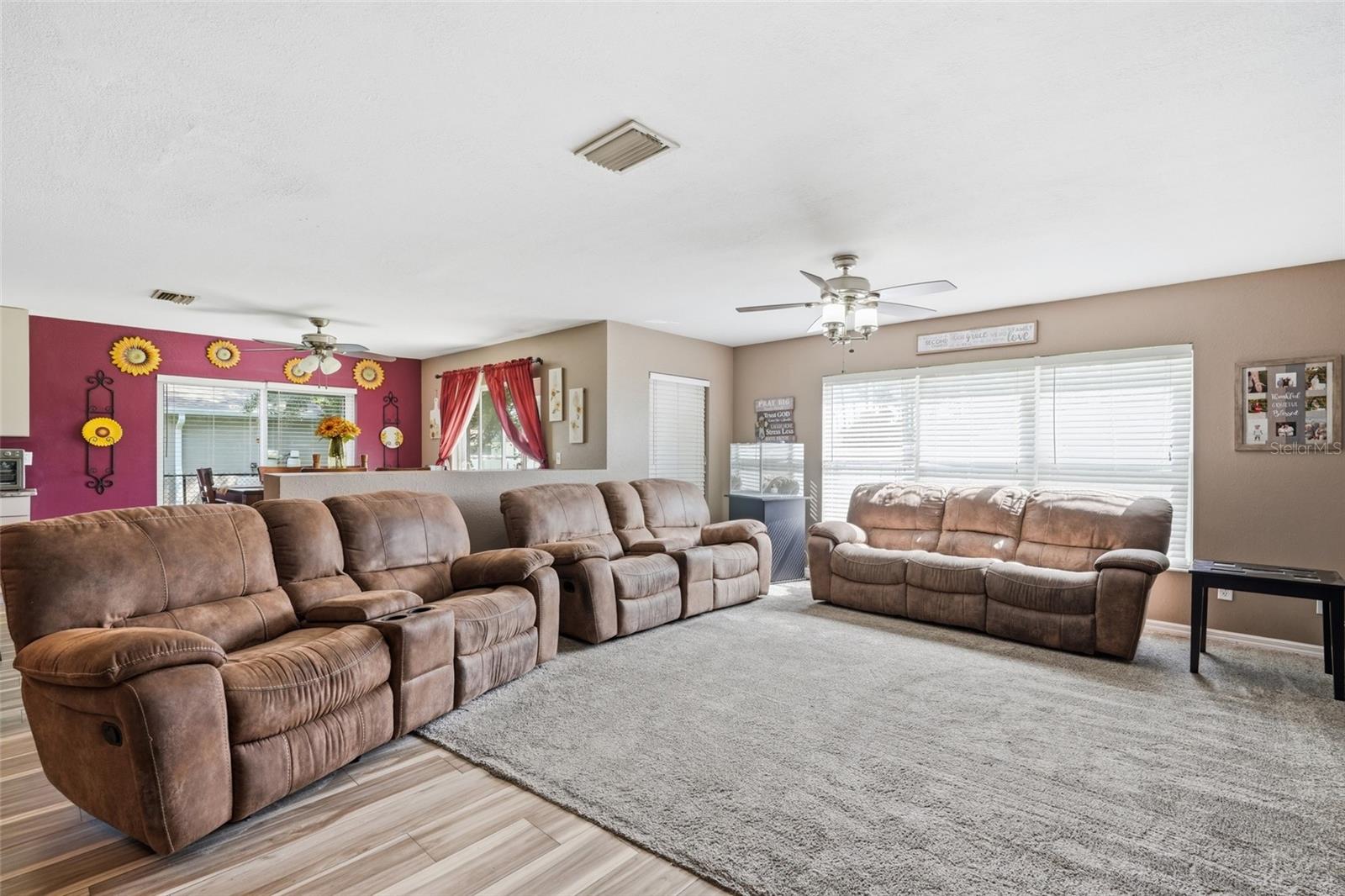 2279 MISTLETO LANE