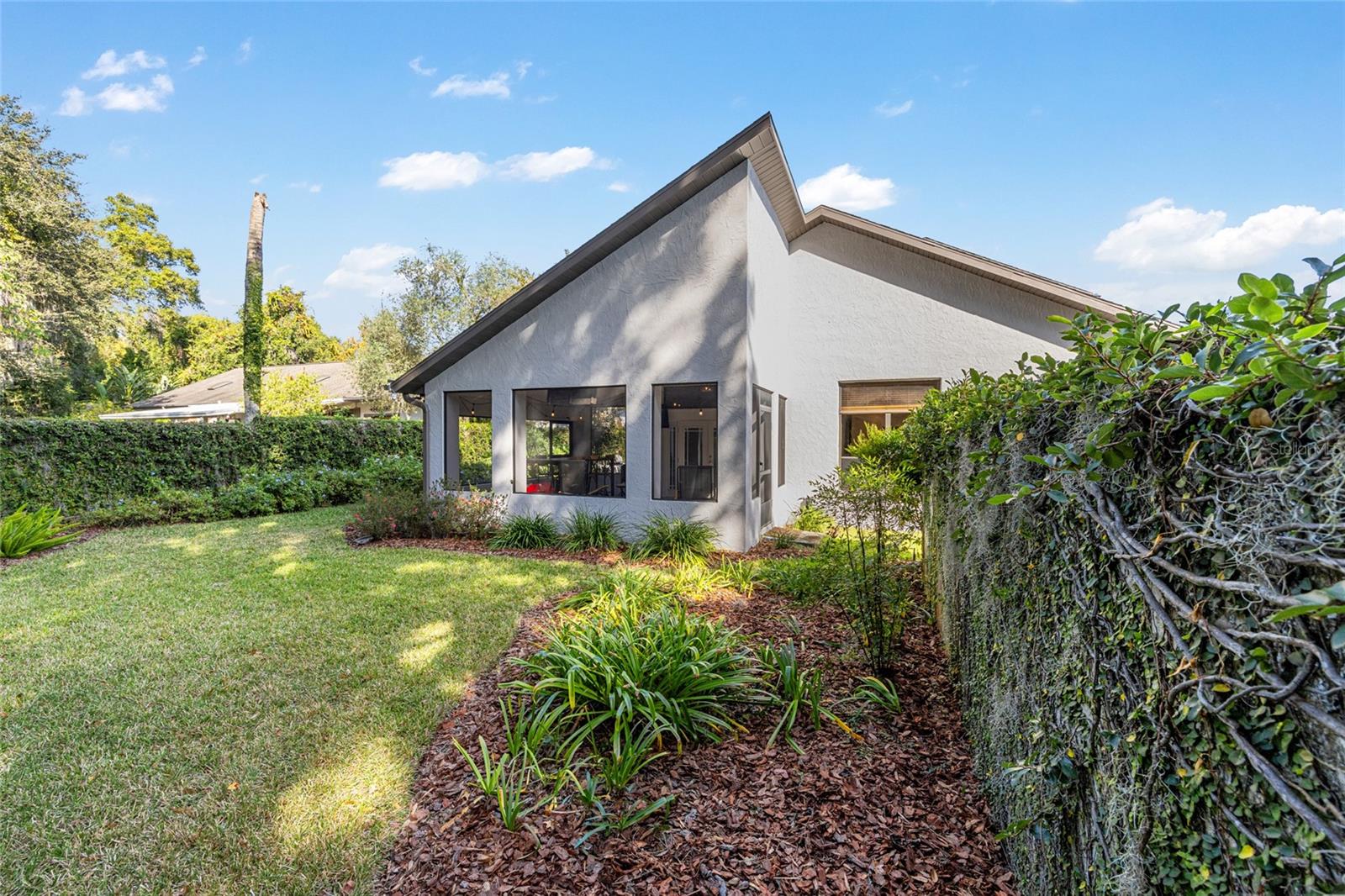 LAUREL RUN CREEKSIDE VILLAS - Residential