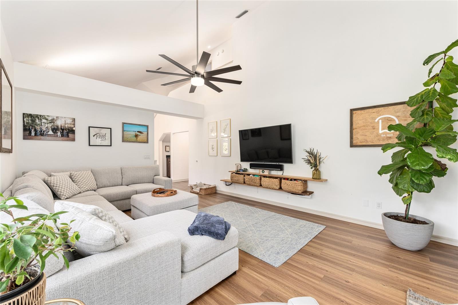 LAUREL RUN CREEKSIDE VILLAS - Residential