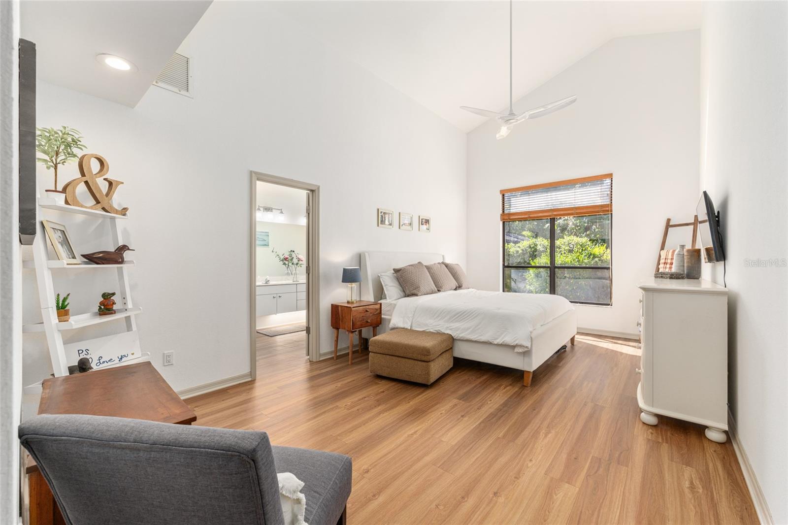 LAUREL RUN CREEKSIDE VILLAS - Residential