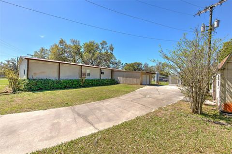 A home in PLANT CITY