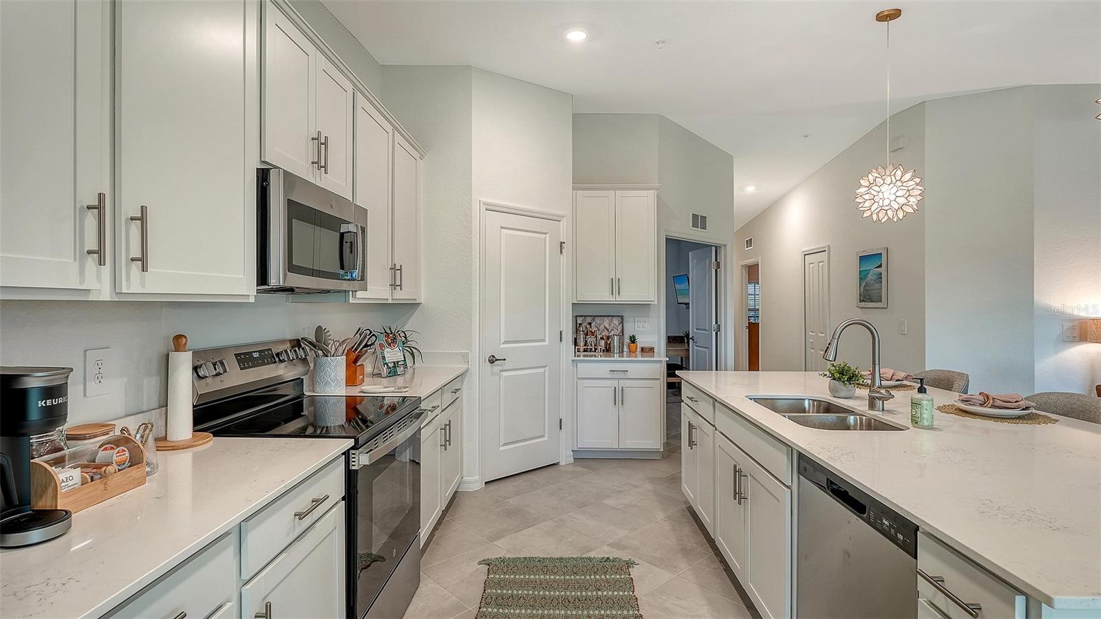 WELLEN PARK GOLF & COUNTRY CLUB - Residential Lease