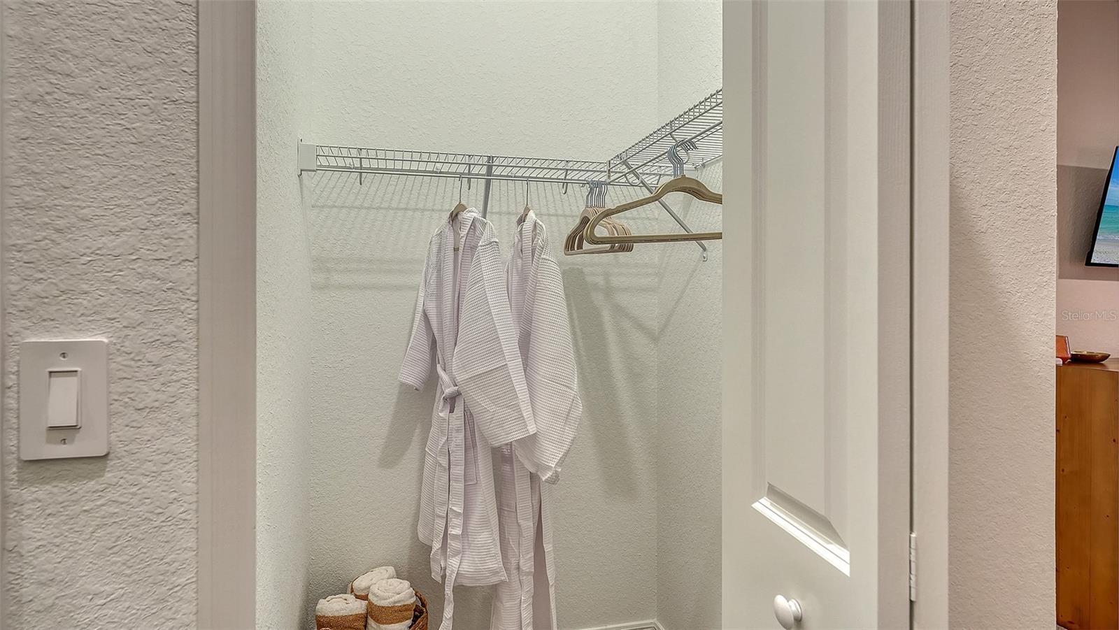 WELLEN PARK GOLF & COUNTRY CLUB - Residential Lease