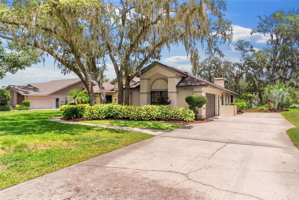 Photo of 2702 Pine Club Drive, Plant City, FL 33566 (MLS # L4954960)