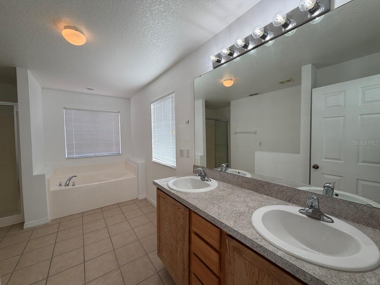 ALDEA RESERVE - Residential Lease