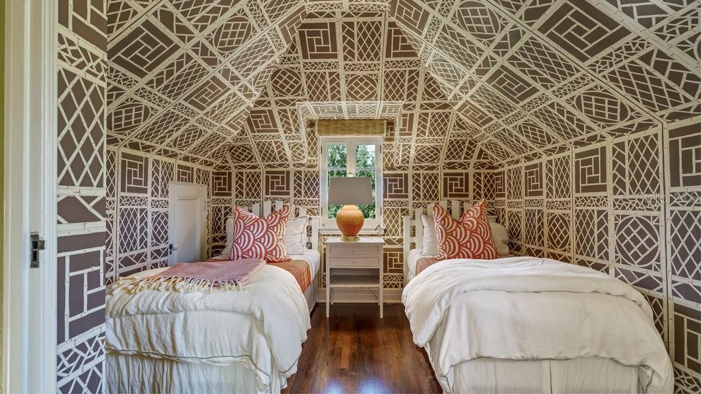 MOUNTAIN LAKE - Residential