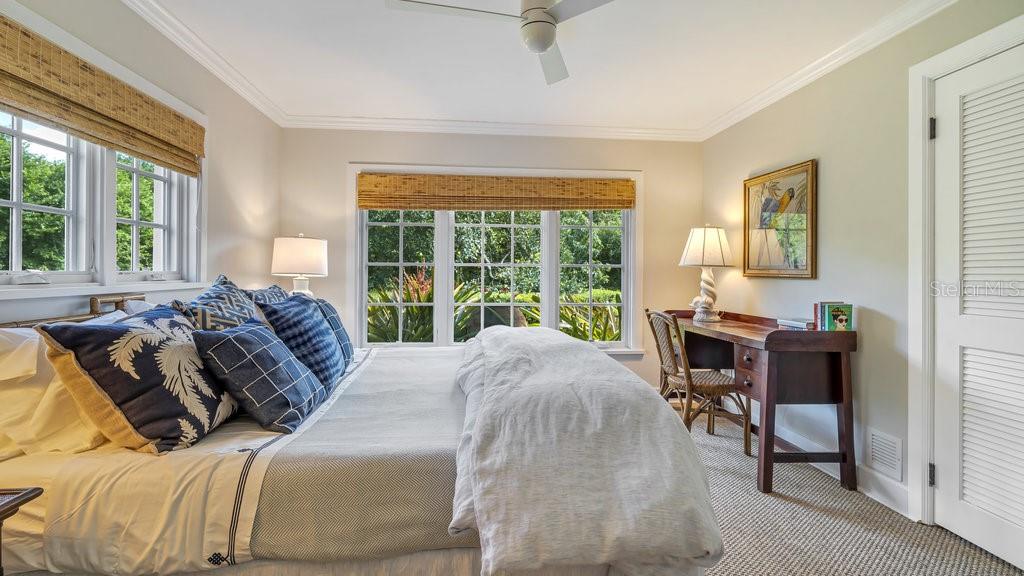 MOUNTAIN LAKE - Residential