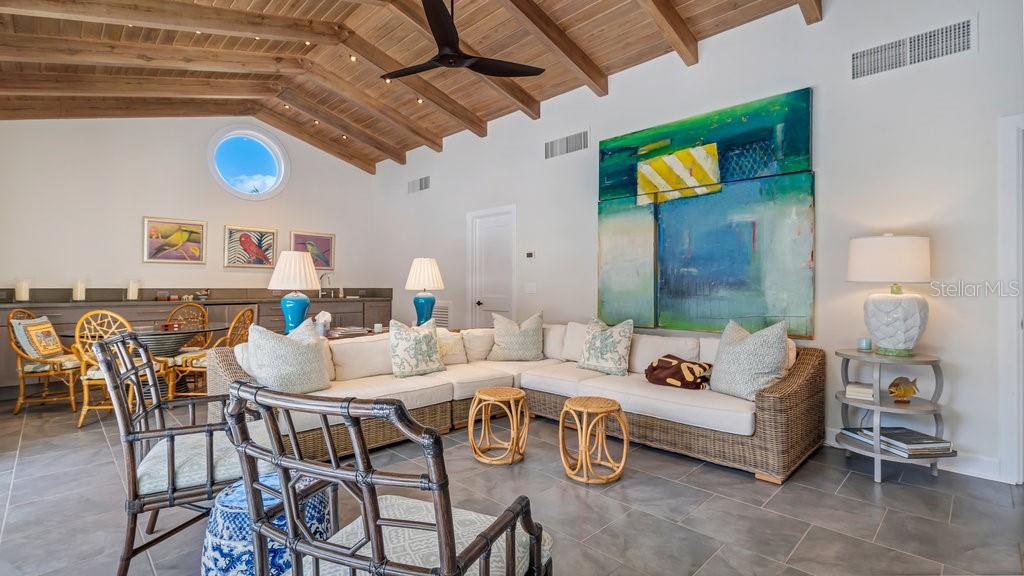 MOUNTAIN LAKE - Residential