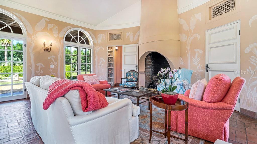 MOUNTAIN LAKE - Residential