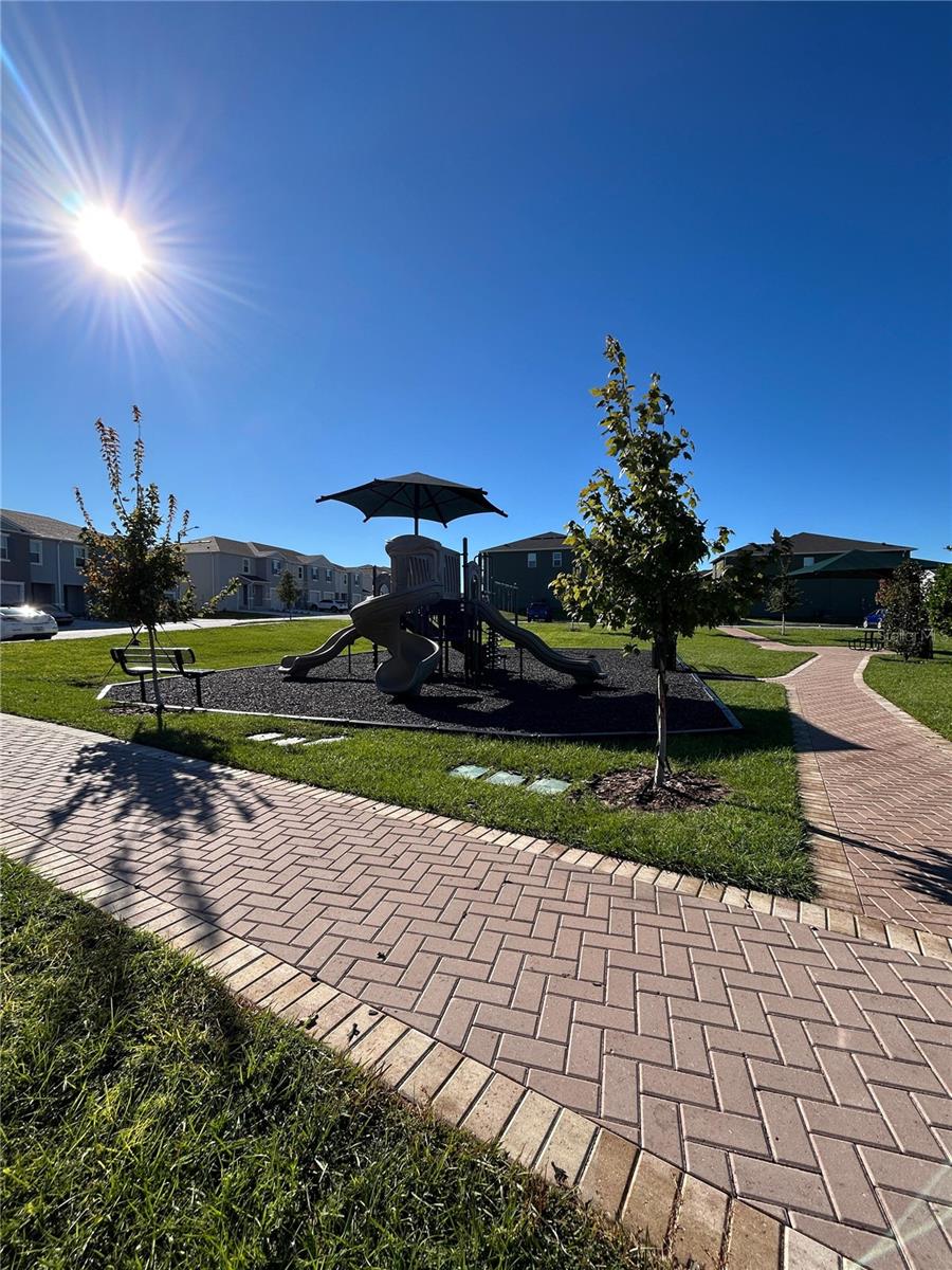 BRENTWOOD TWNHMS PH 1 - Residential