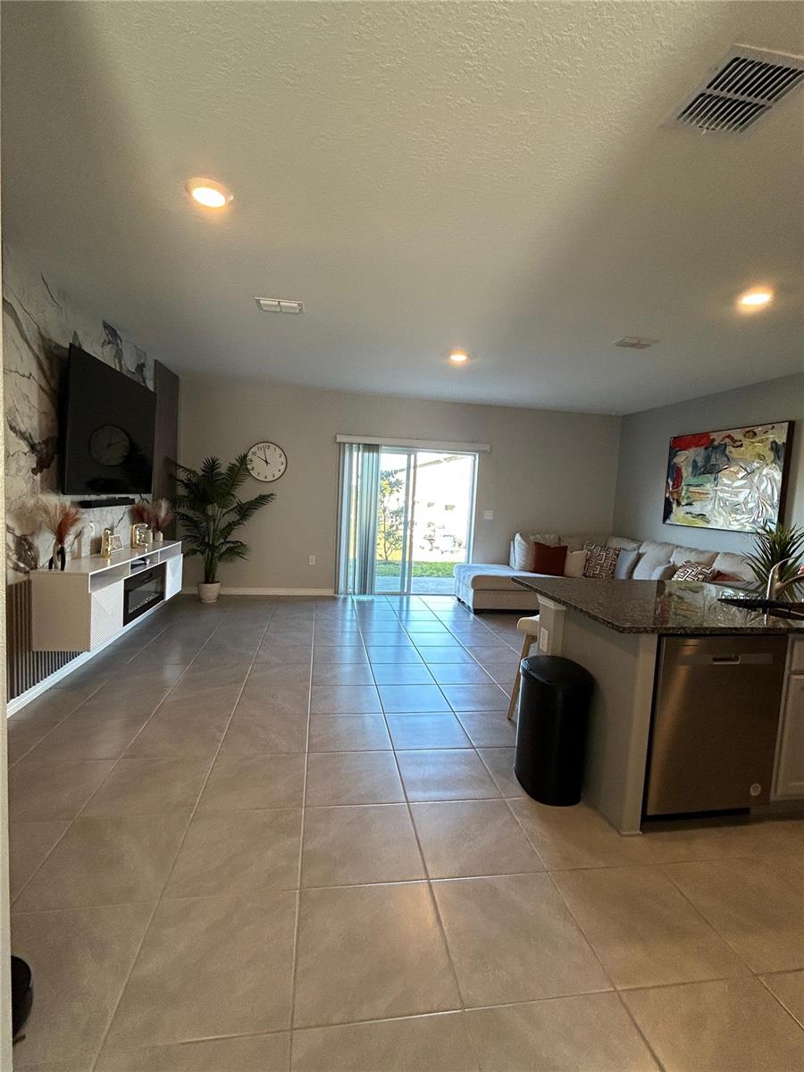 BRENTWOOD TWNHMS PH 1 - Residential