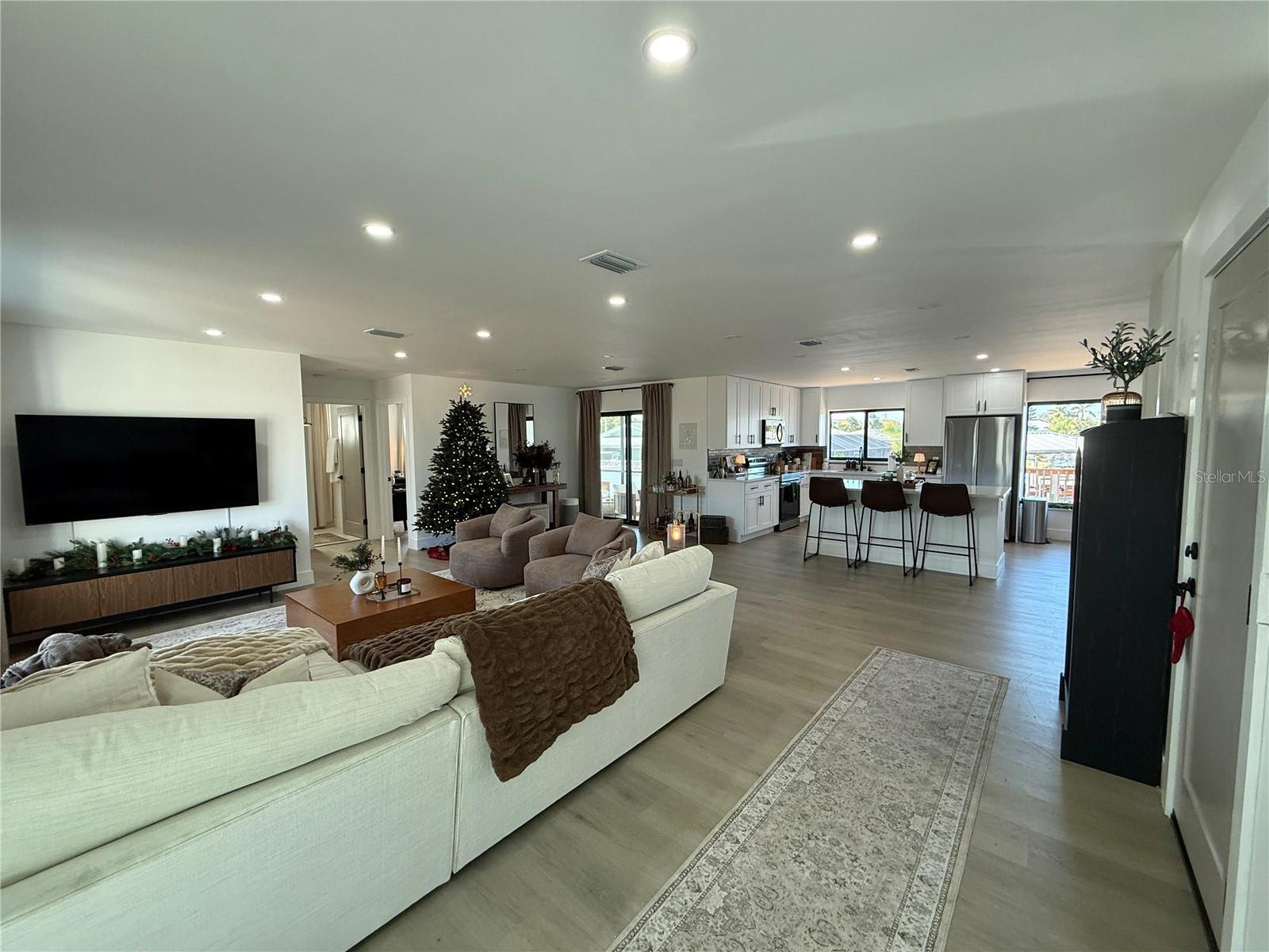 APOLLO BEACH UNIT 08 A RESUBDI - Residential Lease