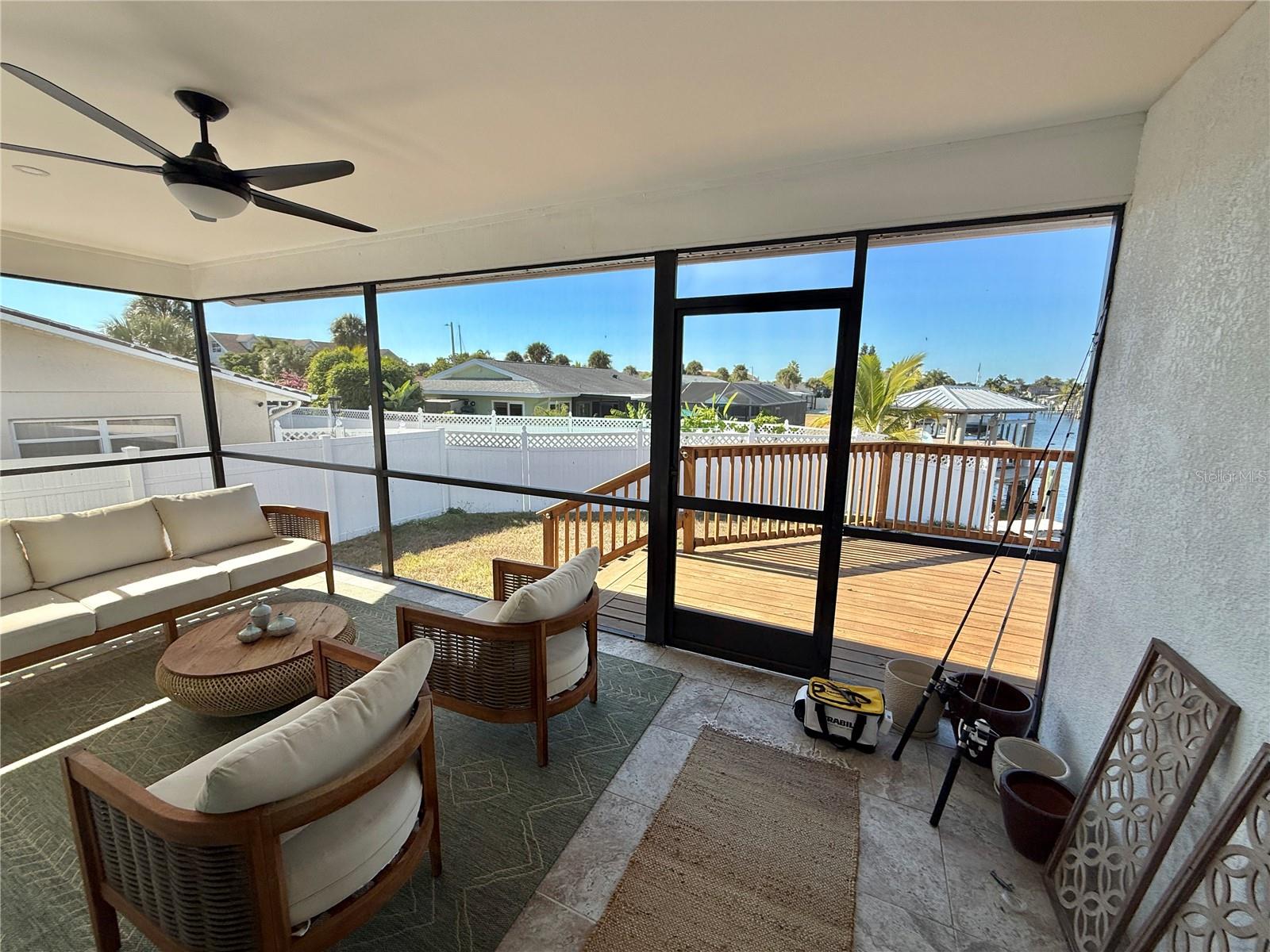 APOLLO BEACH UNIT 08 A RESUBDI - Residential Lease