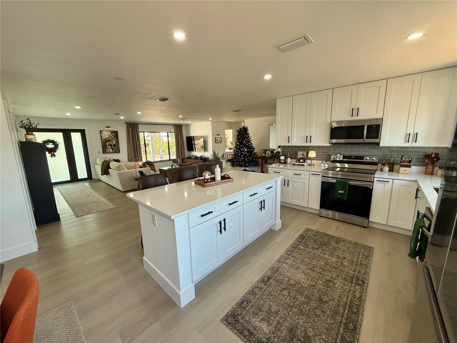 APOLLO BEACH UNIT 08 A RESUBDI - Residential Lease