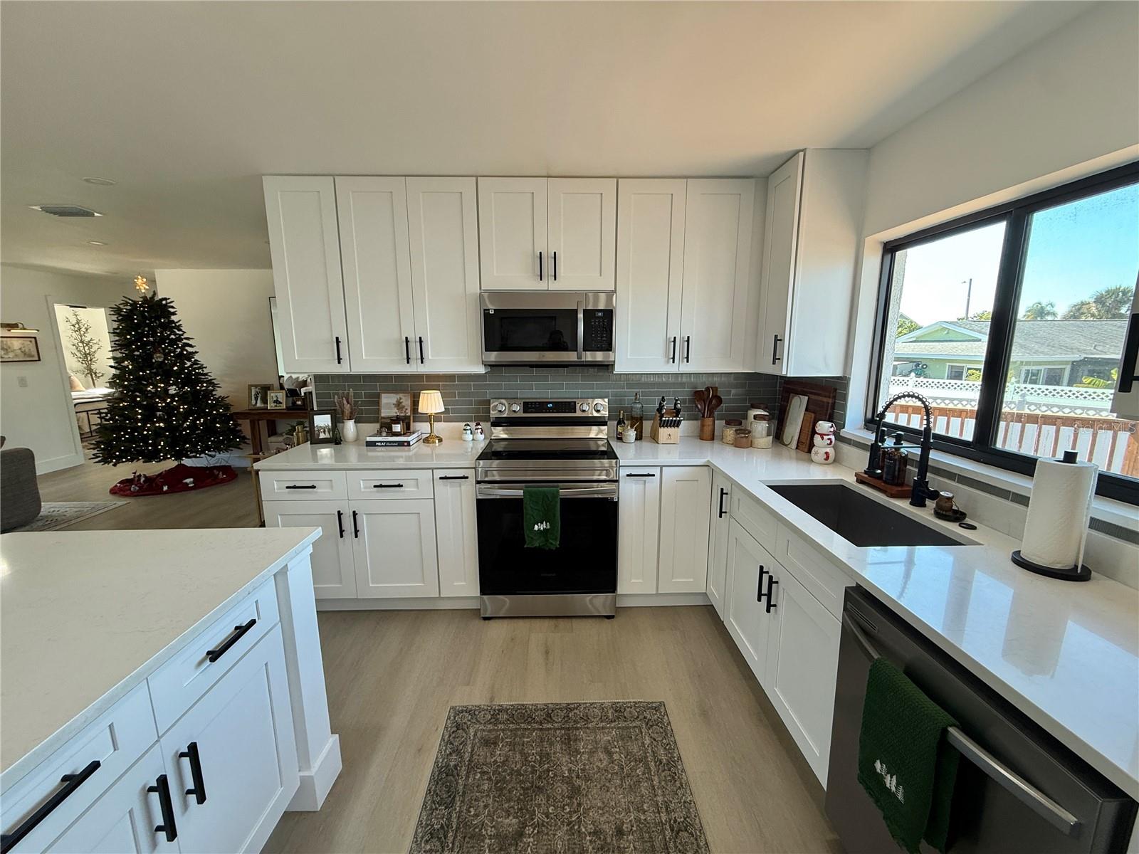 APOLLO BEACH UNIT 08 A RESUBDI - Residential Lease