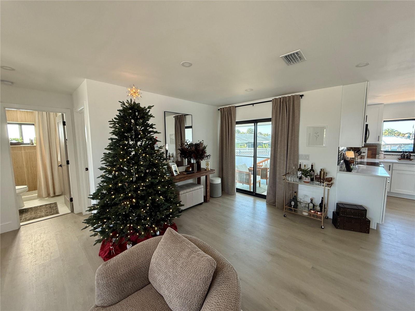 APOLLO BEACH UNIT 08 A RESUBDI - Residential Lease