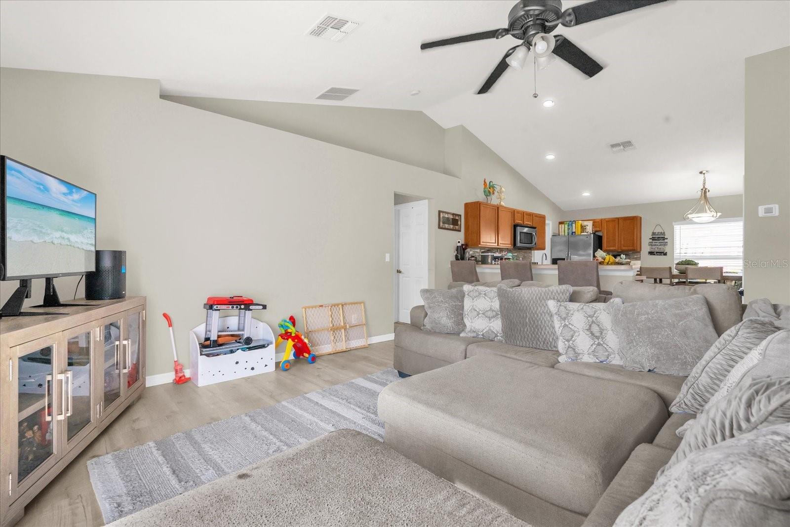 DORAL POINTE - Residential