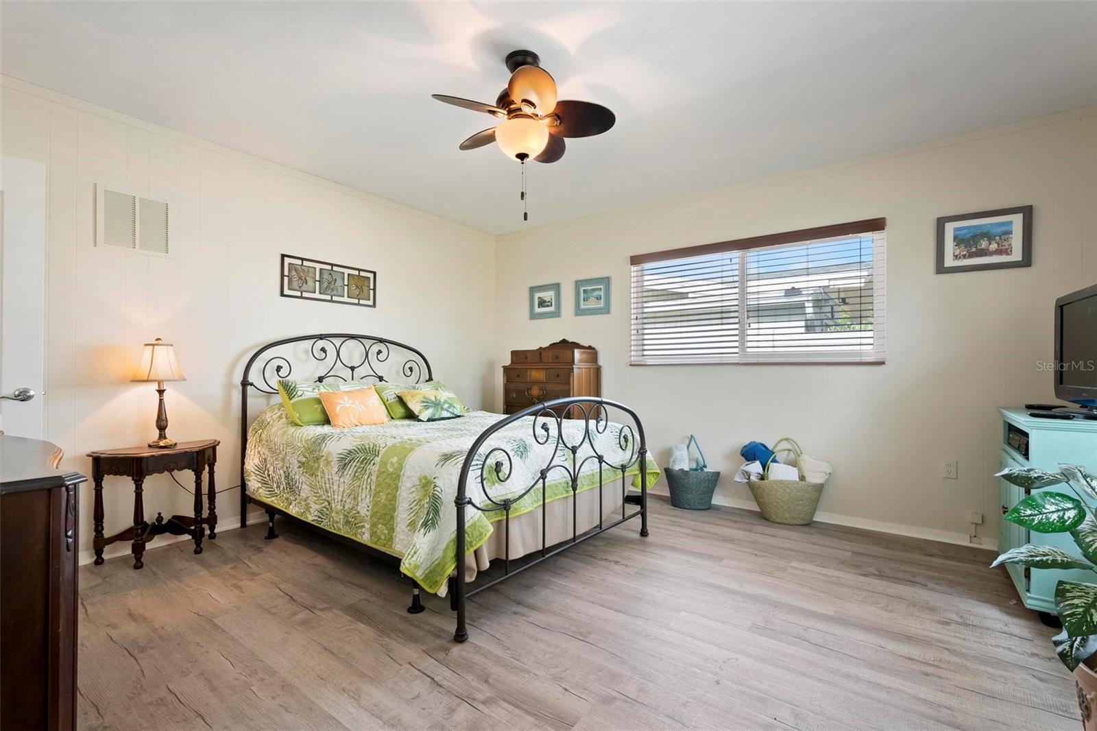 BEACH MANOR - Residential